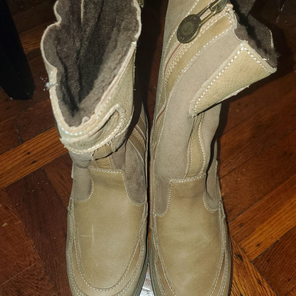 Waterproof suede upper

boots